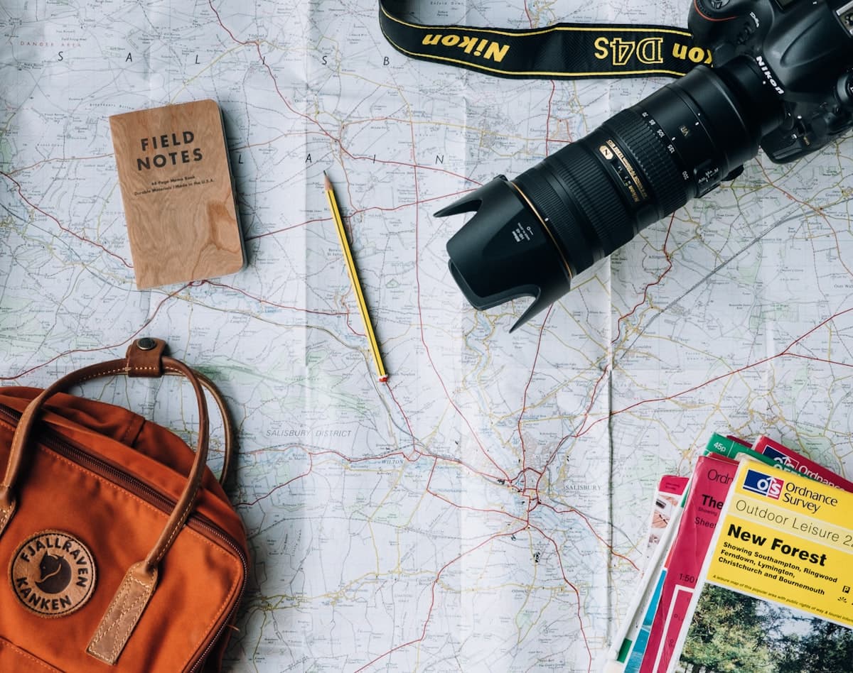 How to book a flight and a stay in Door